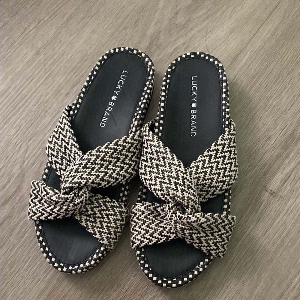 Lucky Brand Fynna Black and White Sandals